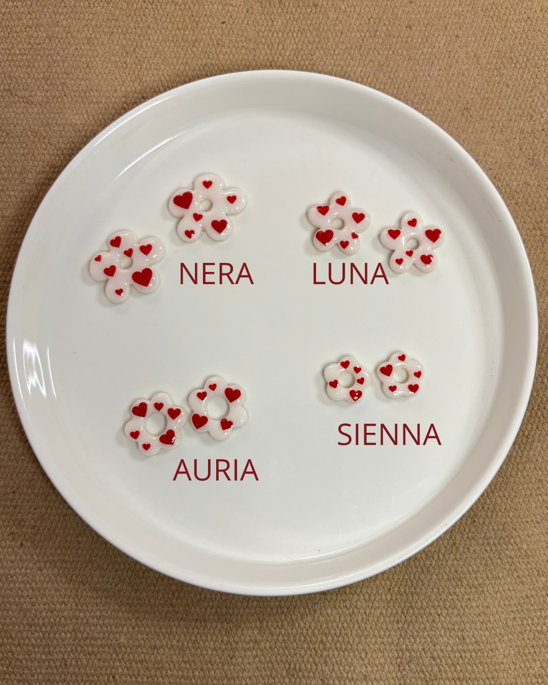 Pampilles blanches cœurs rouges